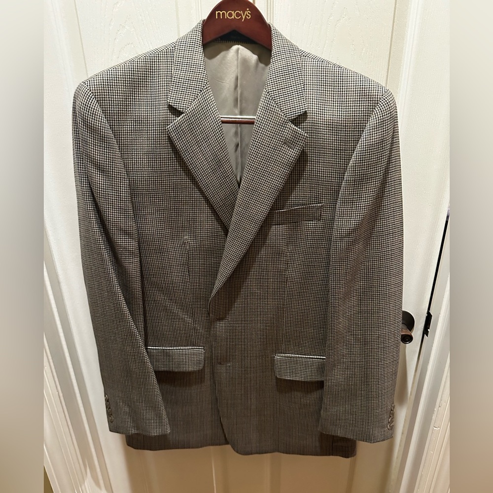 Ralph Lauren 100% Wool Sports Coat in Subtle Black/Brown Check. Men’s Size 44L.